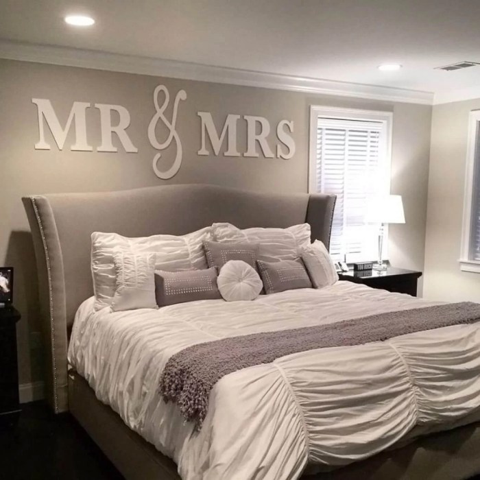 Bedroom wall decor above bed