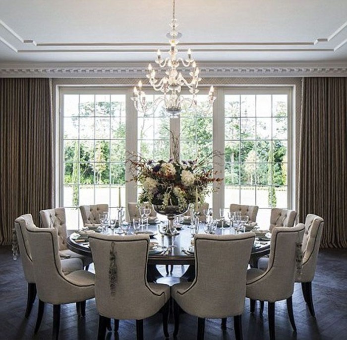 Formal dining room table decor