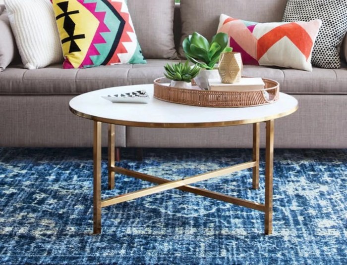 Round coffee table decor