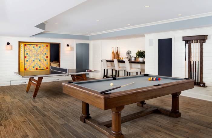 Decor for pool table room