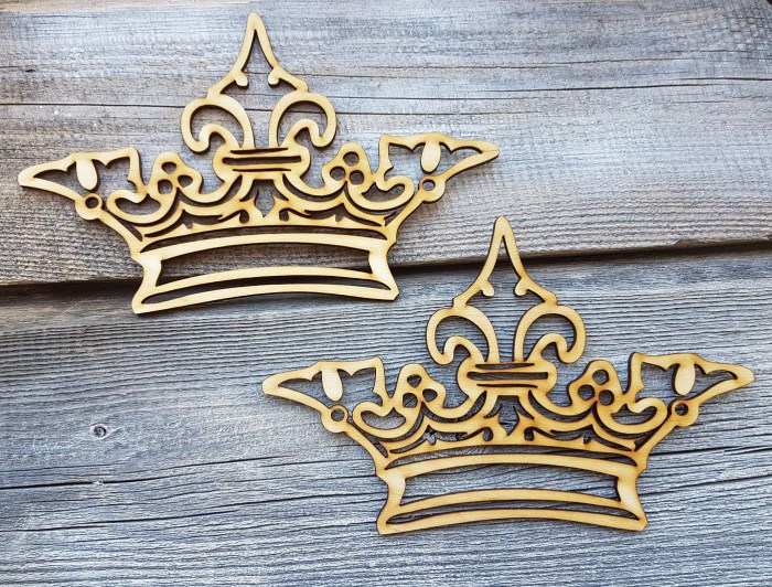 Crown for wall decor