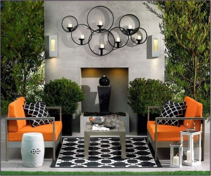 Contemporary outdoor wall decor