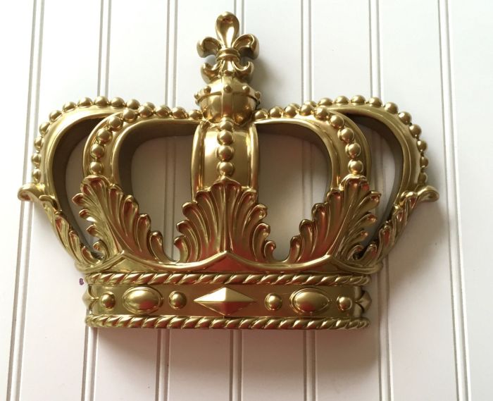 Crown for wall decor